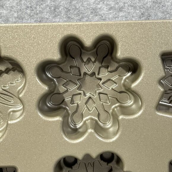 Williams Sonoma Nordicware Snowflake Cakelet Pan NEW 6 Mini Cakes Frozen Cupcake - Picture 12 of 14
